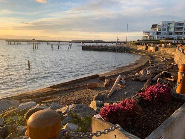 Sidney Waterfront Inn Exterior foto