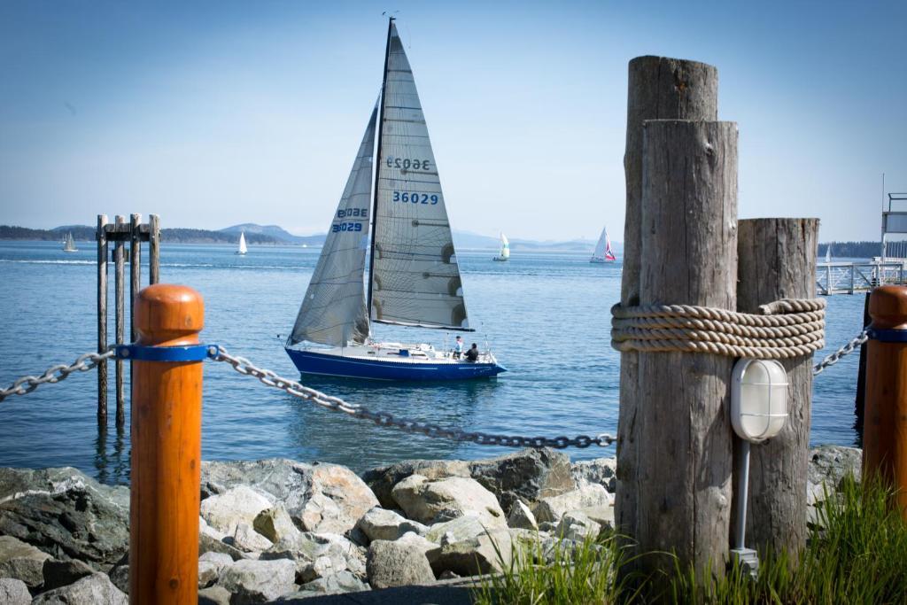 Sidney Waterfront Inn Exterior foto